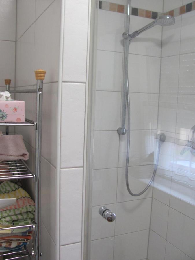 #1Gemuetliches Ruhiges Sonniges Balkonzimmer Mit Gemeinschaftsbad W-Lan Airport Nah Late Night Check In Haus Nr 9,5 Trunkelsberg Eksteriør billede